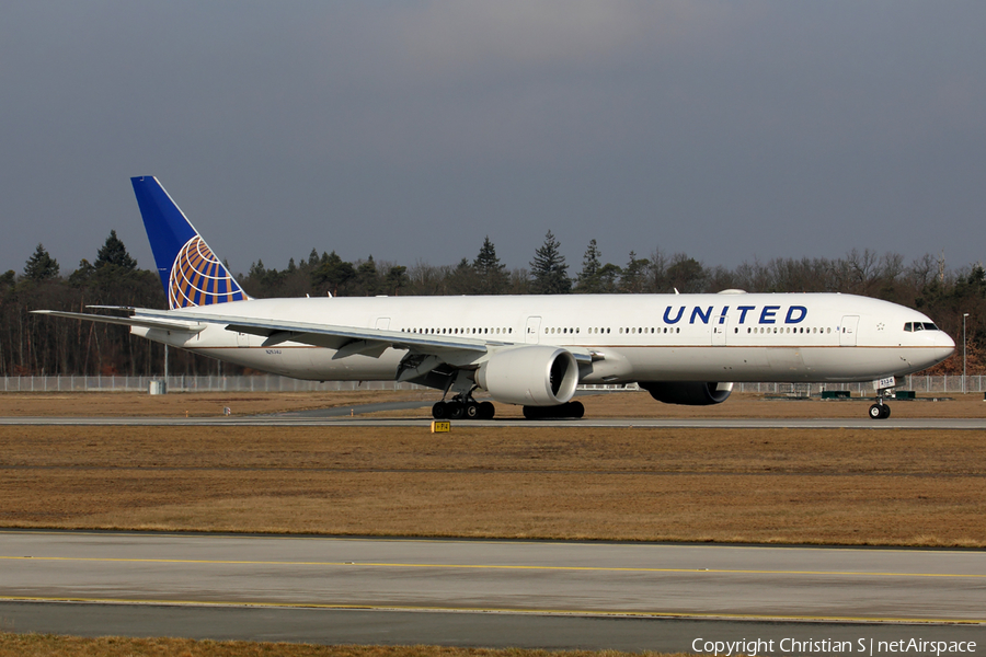 United Airlines Boeing 777-322(ER) (N2534U) | Photo 231925