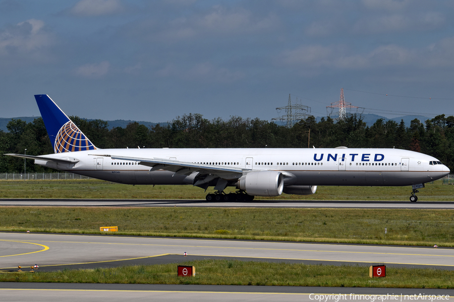 United Airlines Boeing 777-322(ER) (N2534U) | Photo 422994