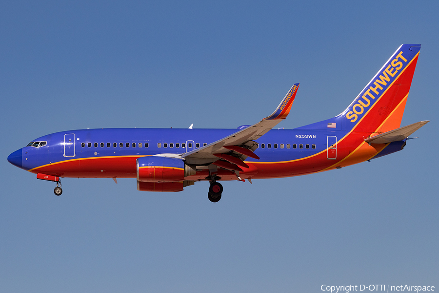 Southwest Airlines Boeing 737-7H4 (N253WN) | Photo 202812