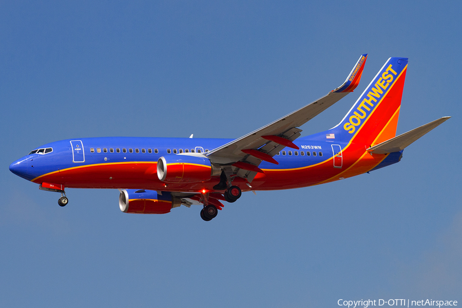 Southwest Airlines Boeing 737-7H4 (N253WN) | Photo 182310