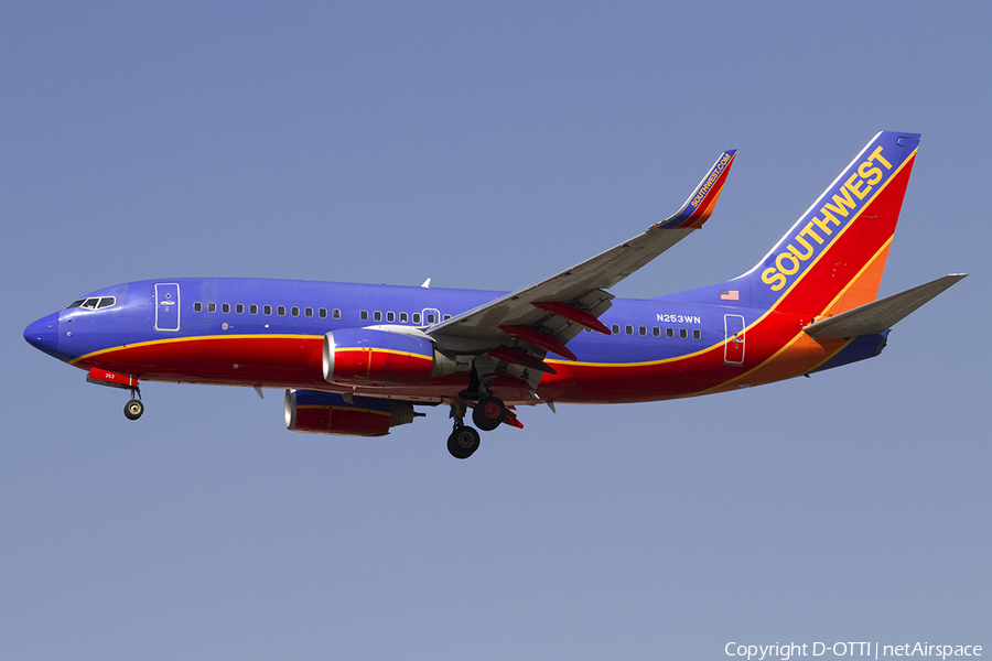 Southwest Airlines Boeing 737-7H4 (N253WN) | Photo 338389