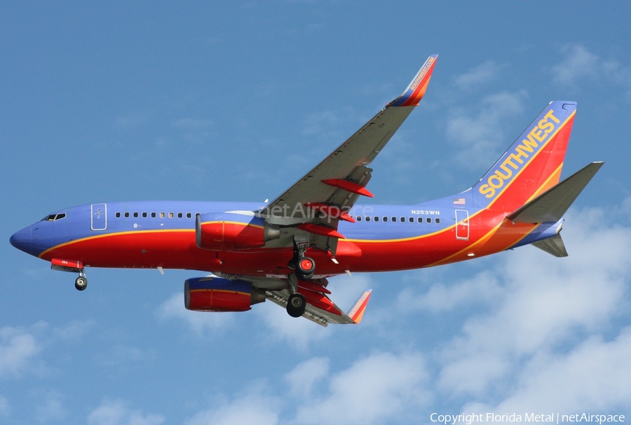 Southwest Airlines Boeing 737-7H4 (N253WN) | Photo 328609