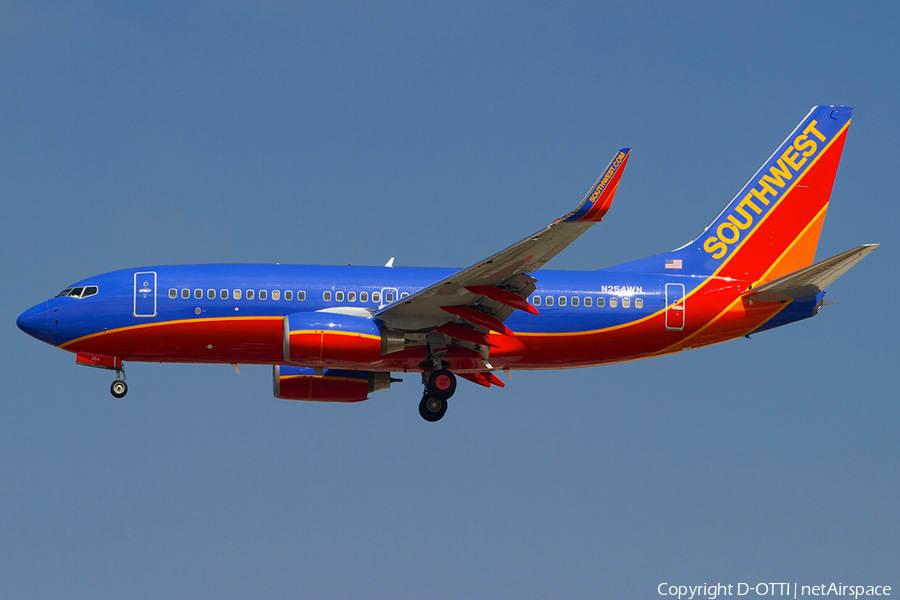 Southwest Airlines Boeing 737-7H4 (N254WN) | Photo 181685