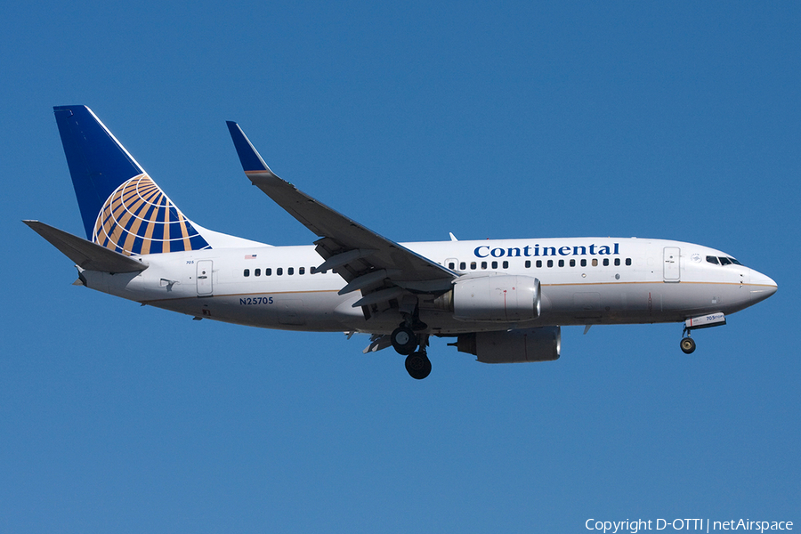 Continental Airlines Boeing 737-724 (N25705) | Photo 261378