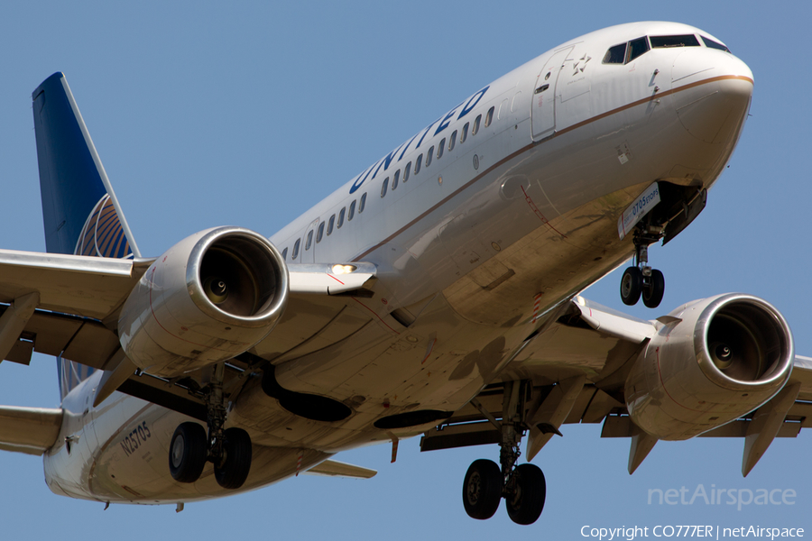 United Airlines Boeing 737-724 (N25705) | Photo 47461