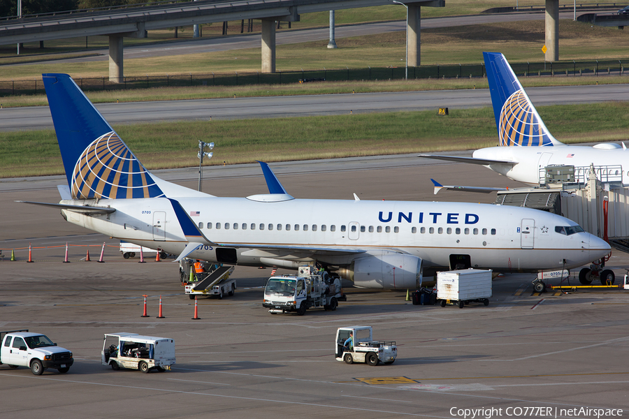 United Airlines Boeing 737-724 (N25705) | Photo 89000