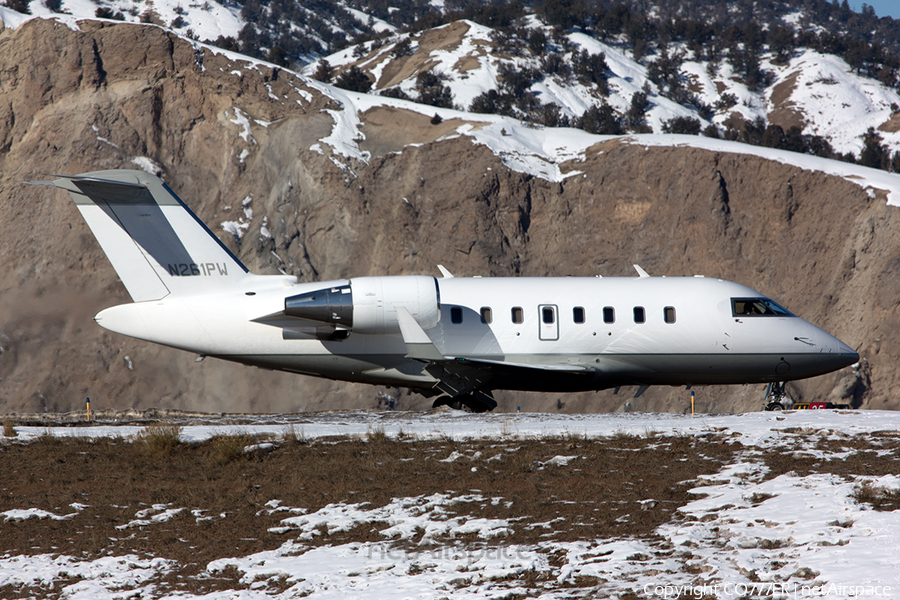 (Private) Bombardier CL-600-2B16 Challenger 605 (N261PW) | Photo 36948