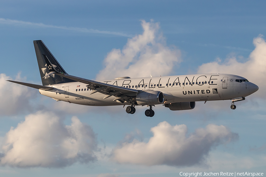 United Airlines Boeing 737-824 (N26210) | Photo 227909