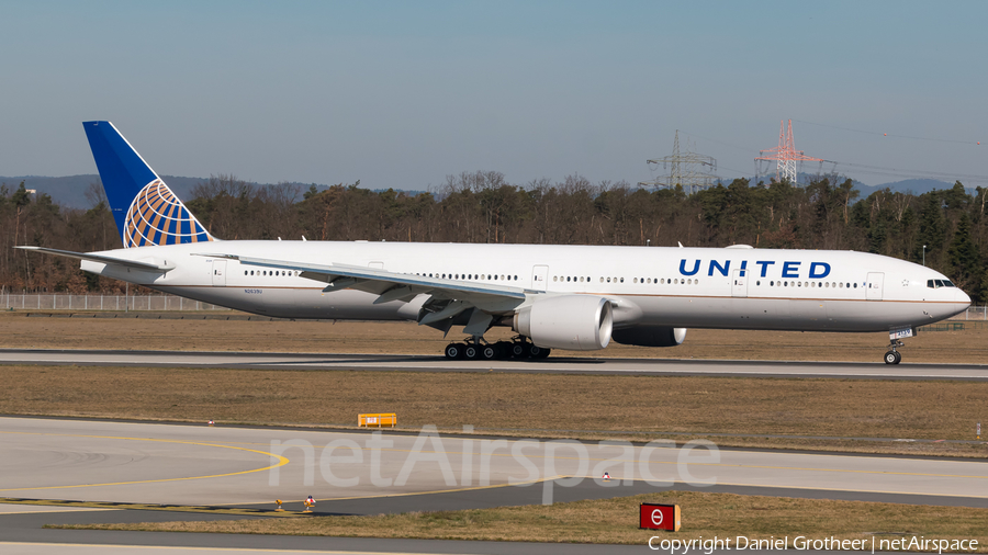 United Airlines Boeing 777-322(ER) (N2639U) | Photo 238554