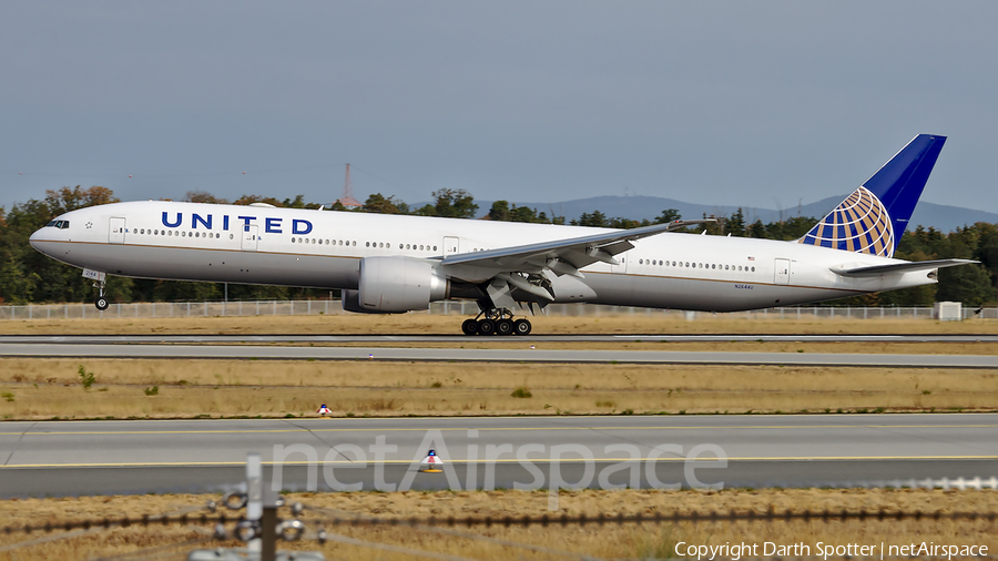 United Airlines Boeing 777-322(ER) (N2644U) | Photo 324729