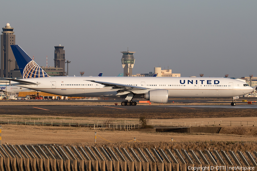 United Airlines Boeing 777-322(ER) (N2644U) | Photo 385152