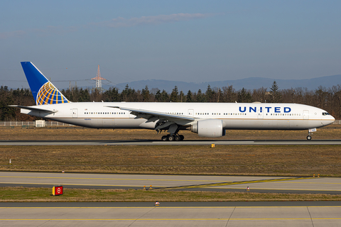 United Airlines Boeing 777-322(ER) (N2645U) at  Frankfurt am Main, Germany