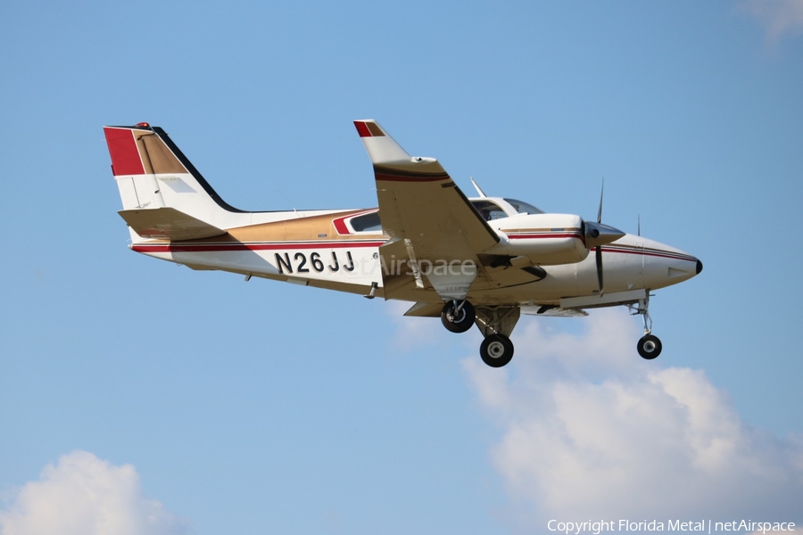 (Private) Beech Baron 95-E55 (N26JJ) | Photo 552399