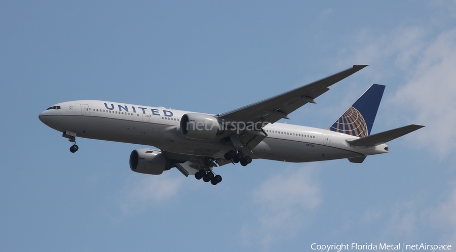 United Airlines Boeing 777-224(ER) (N27015) | Photo 378894