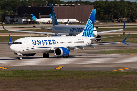 United Airlines Boeing 737-8 MAX (N27270) at  Houston - George Bush Intercontinental, United States