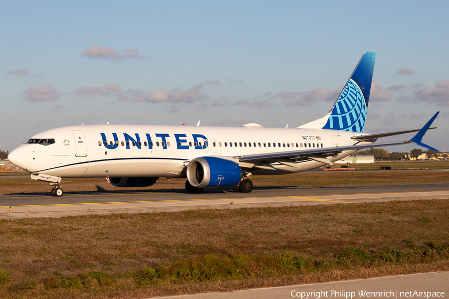 United Airlines Boeing 737-8 MAX (N27277) | Photo 561991