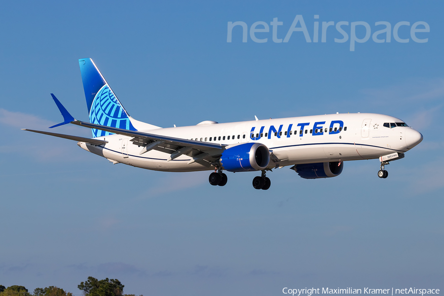 United Airlines Boeing 737-8 MAX (N27277) | Photo 603340