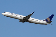 United Airlines Boeing 737-924(ER) (N27421) at  Los Angeles - International, United States