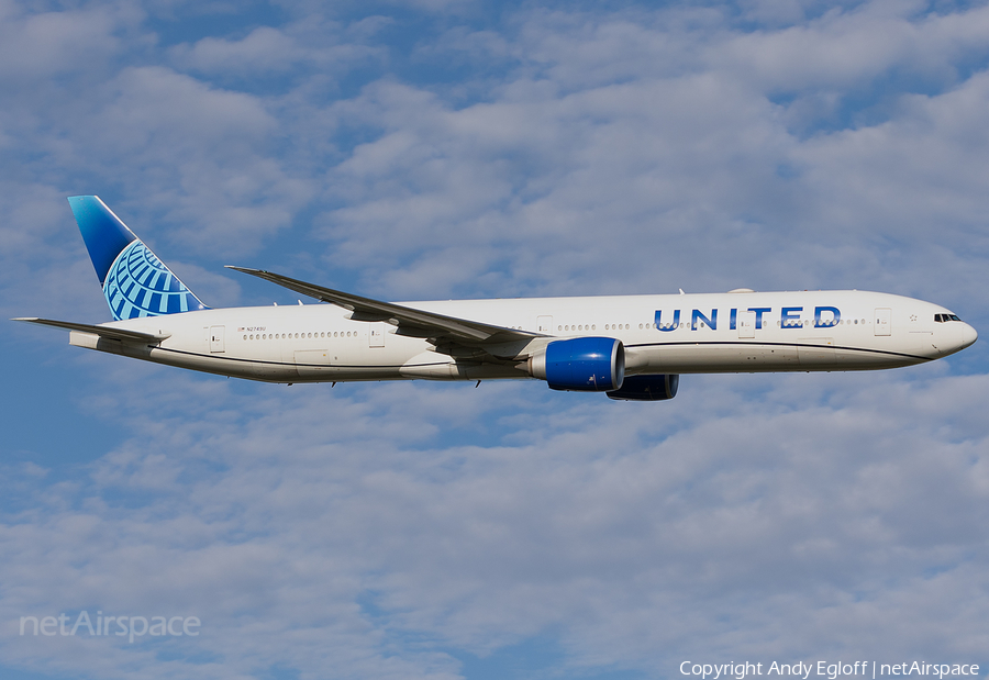 United Airlines Boeing 777-322(ER) (N2749U) | Photo 519850