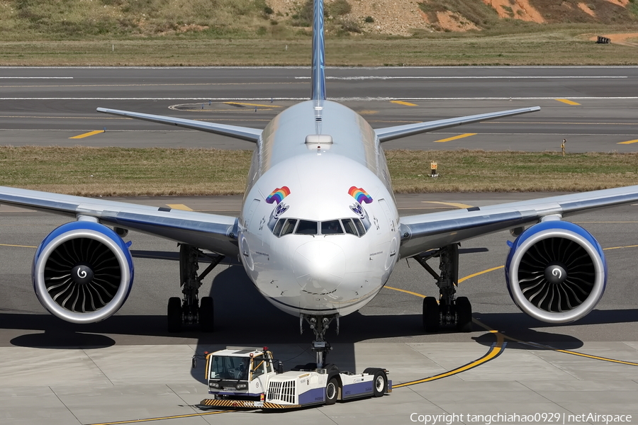 United Airlines Boeing 777-322(ER) (N2749U) | Photo 554536