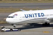 United Airlines Boeing 777-322(ER) (N2749U) at  Taipei - Taoyuan, Taiwan