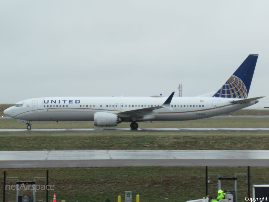 United Airlines Boeing 737-9 MAX (N27509) | Photo 621589