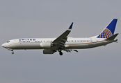 United Airlines Boeing 737-9 MAX (N27509) at  Los Angeles - International, United States