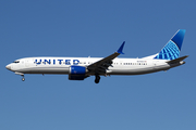 United Airlines Boeing 737-9 MAX (N27520) at  Los Angeles - International, United States