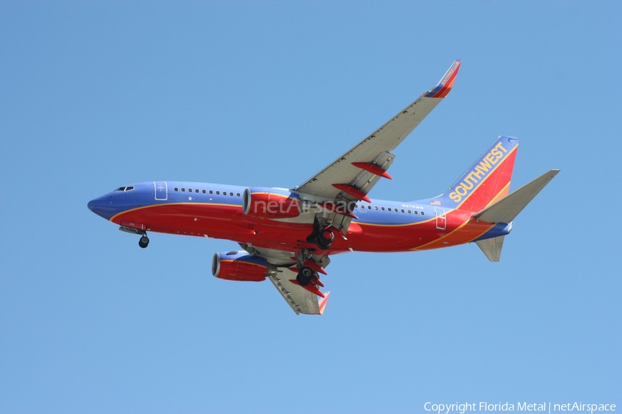 Southwest Airlines Boeing 737-7H4 (N275WN) | Photo 328625