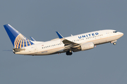 United Airlines Boeing 737-724 (N27722) at  Newark - Liberty International, United States