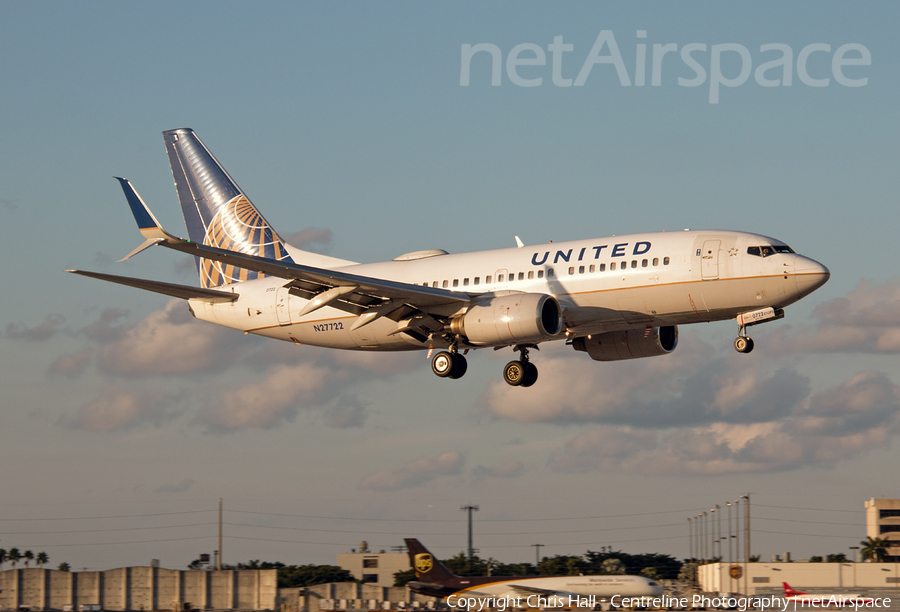 United Airlines Boeing 737-724 (N27722) | Photo 193838