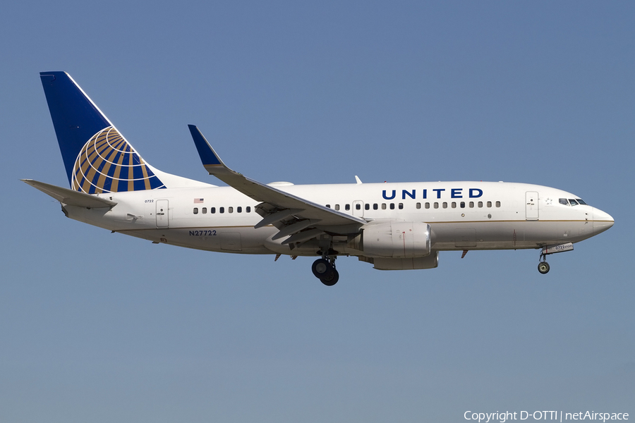 United Airlines Boeing 737-724 (N27722) | Photo 430597