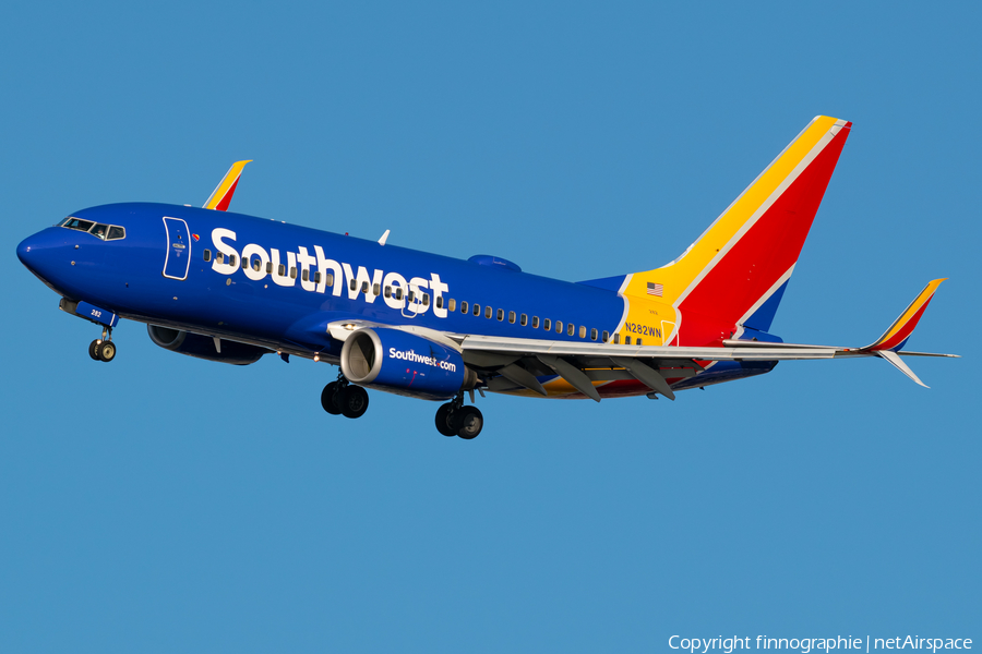 Southwest Airlines Boeing 737-7H4 (N282WN) | Photo 587469