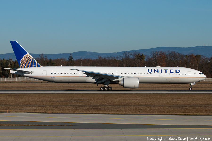 United Airlines Boeing 777-322(ER) (N2846U) | Photo 304533