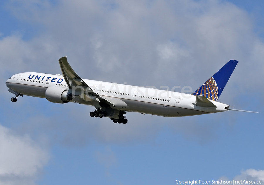 United Airlines Boeing 777-322(ER) (N2846U) | Photo 317303