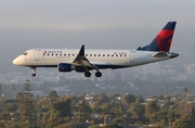 Delta Connection (SkyWest Airlines) Embraer ERJ-175LL (ERJ-170-200LL) (N290SY) at  Los Angeles - International, United States