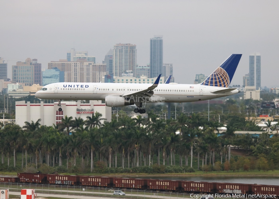 United Airlines Boeing 757-224 (N29124) | Photo 379575