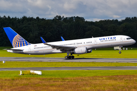 United Airlines Boeing 757-224 (N29129) at  Hamburg - Fuhlsbuettel (Helmut Schmidt), Germany