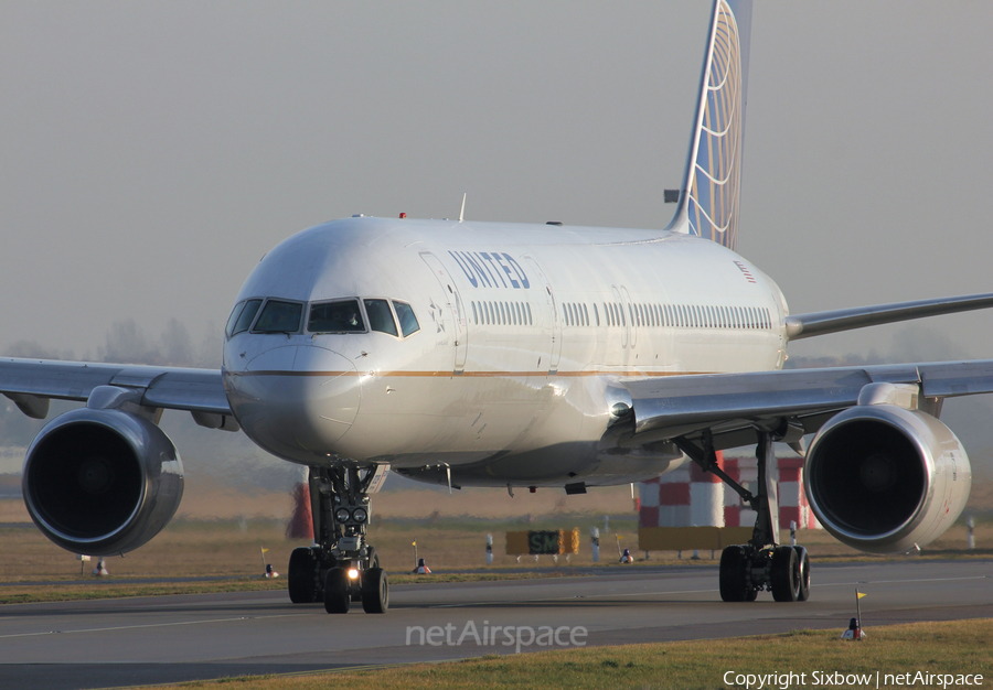 United Airlines Boeing 757-224 (N29129) | Photo 253198