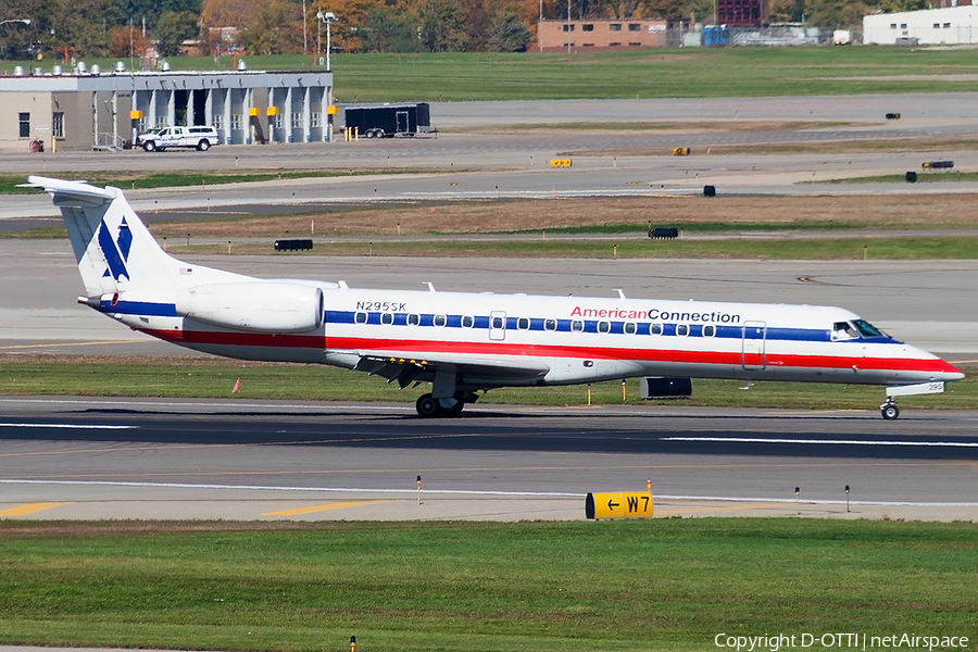 American Connection (Chautauqua Airlines) Embraer ERJ-135LR (N295SK) | Photo 190449