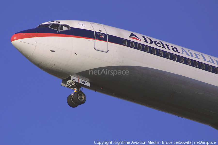 Delta Air Lines Boeing 727-247(Adv) (N296WA) | Photo 92119