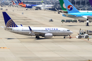 United Airlines Boeing 737-724 (N29717) at  Osaka - Kansai International, Japan