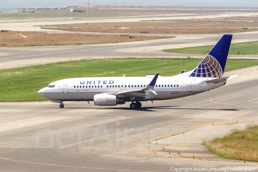 United Airlines Boeing 737-724 (N29717) | Photo 426819