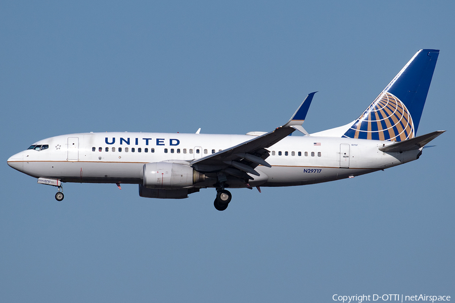 United Airlines Boeing 737-724 (N29717) | Photo 401167