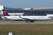 Delta Air Lines Airbus A321-211 (N301DN) at  Hamburg - Finkenwerder, Germany