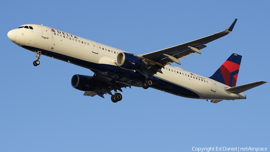 Delta Air Lines Airbus A321-211 (N301DV) | Photo 359925