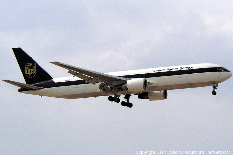 United Parcel Service Boeing 767-34AF(ER) (N301UP) | Photo 493