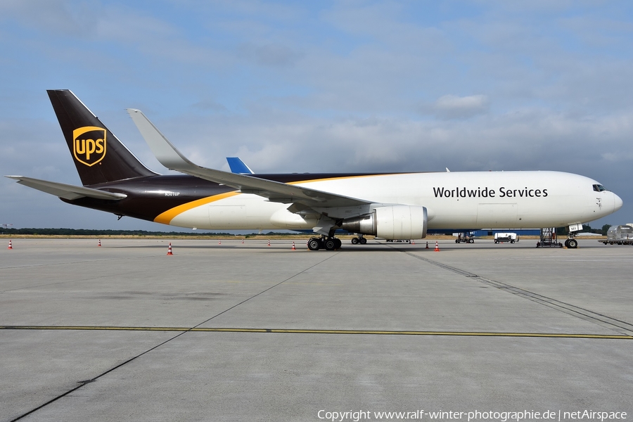 United Parcel Service Boeing 767-34AF(ER) (N301UP) | Photo 406213