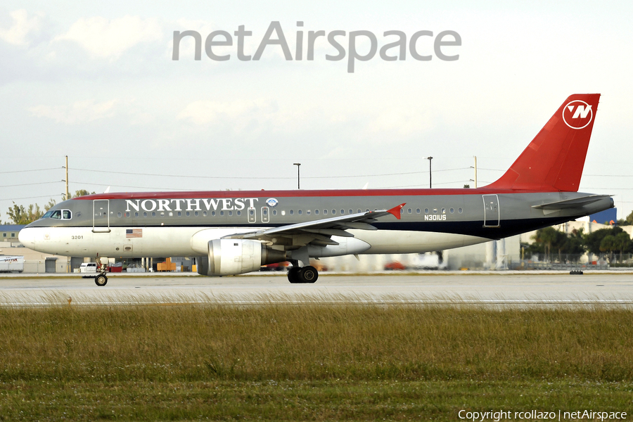 Northwest Airlines Airbus A320-211 (N301US) | Photo 8720