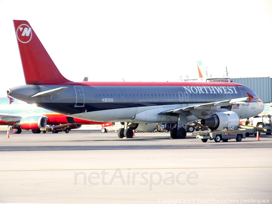 Northwest Airlines Airbus A320-211 (N303US) | Photo 6967
